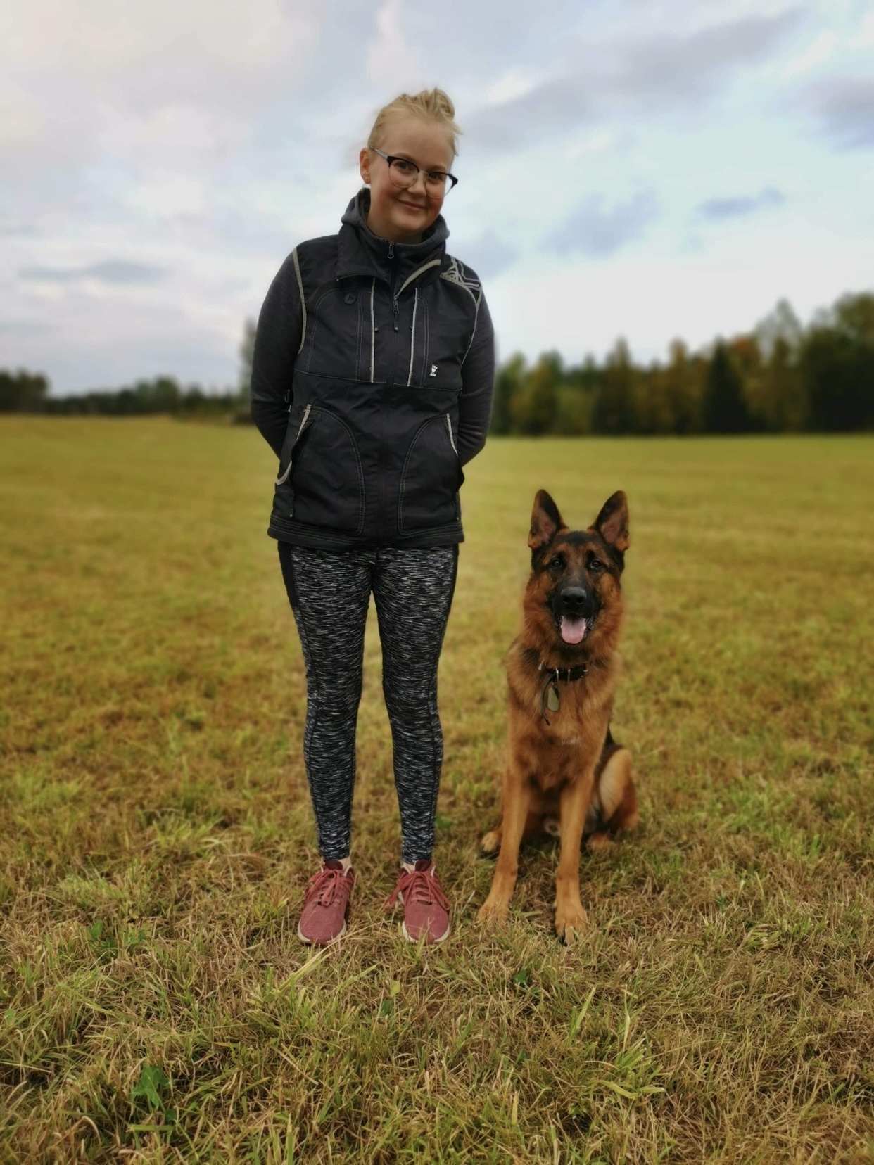 Hundkurs Hundträning Hundsalong Hund Hundfrisör Kloklipp Hundbad Kil Karlstad Värmland Hundmassage Hundklipp Dog Wellness Sweden  Valpkurs Hundträning Hundkurs